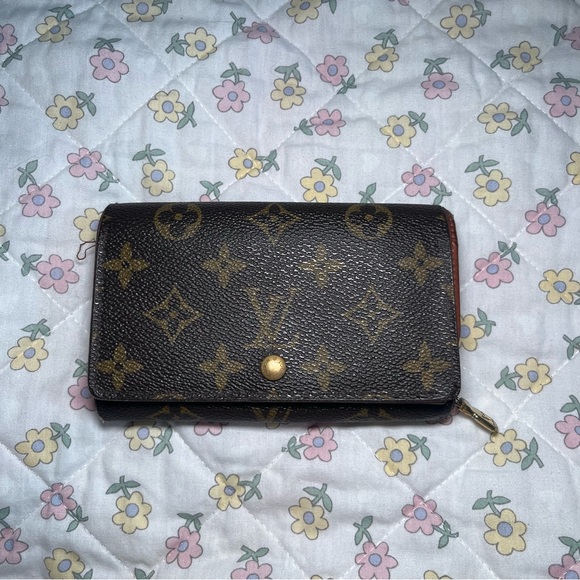Louis Vuitton Handbags - Louis Vuitton Monogram Wallet